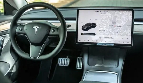 特斯拉model 3續(xù)航多少 續(xù)航最遠(yuǎn)可達(dá)675km(兩臺(tái)永磁同步電機(jī))