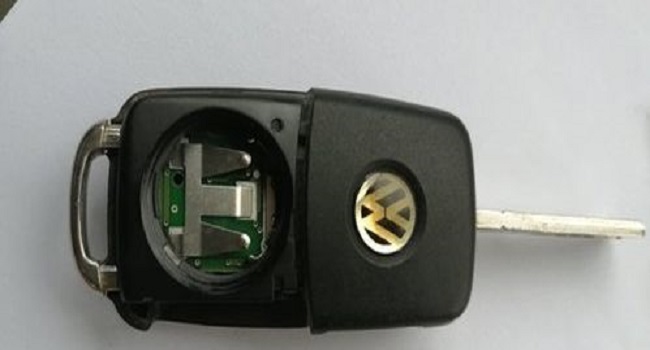 寶來車鑰匙換電池教程，更換方式大同小異