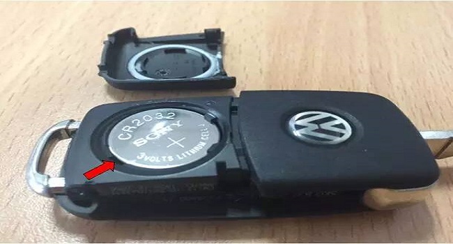 寶來車鑰匙換電池教程，更換方式大同小異