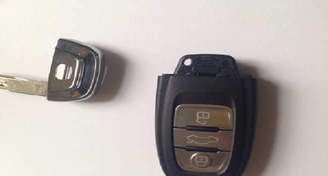 奧迪a6鑰匙換電池圖解，自己更換電池易如反掌