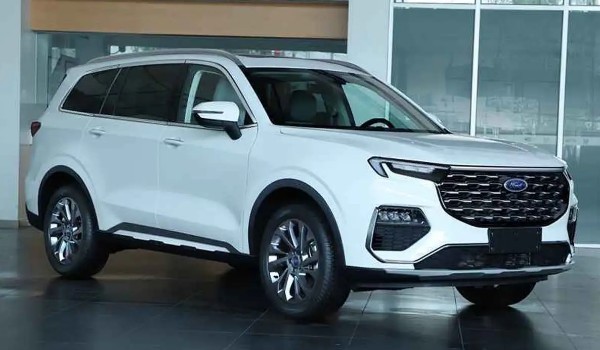 福特領(lǐng)裕真實(shí)口碑 動力性能強(qiáng)勁(車身長達(dá)4.9米)