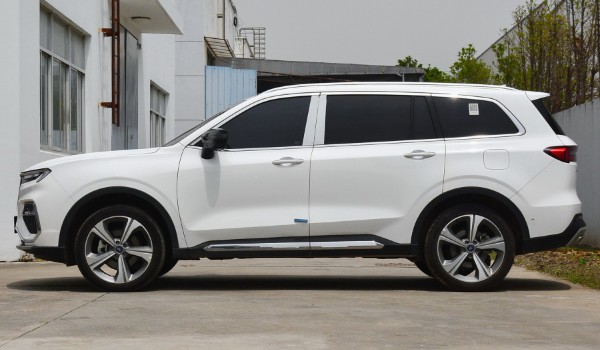 福特領(lǐng)裕真實(shí)口碑 動力性能強(qiáng)勁(車身長達(dá)4.9米)