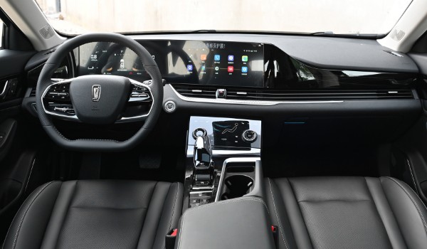 奔騰b70新款到底怎么樣 搭載2.0T發(fā)動(dòng)機(jī)(車身長達(dá)4.8米)