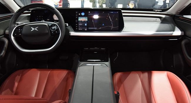 小鵬P7電動汽車價格及圖片，超長續(xù)航版可達(dá)到650+kmNEDC