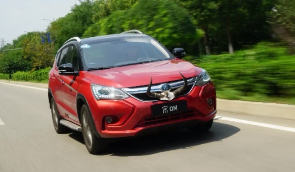 比亞迪宋新能源電動(dòng)汽車價(jià)格 車輛廠商指導(dǎo)價(jià)格17.69萬(wàn)元到21.99萬(wàn)元