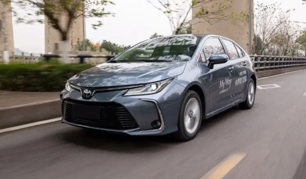 卡羅拉油電混動(dòng)2022款價(jià)格 油電混動(dòng)起步價(jià)格13.58萬(wàn)（分期首付5.38萬(wàn)元）