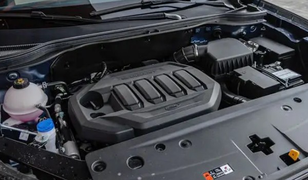 福特領(lǐng)?？诒趺礃?車身長(zhǎng)達(dá)4.6米(搭載1.5T發(fā)動(dòng)機(jī))