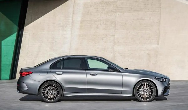 奔馳c200價(jià)格及圖片 奔馳c200售價(jià)32萬一輛(二手16萬)