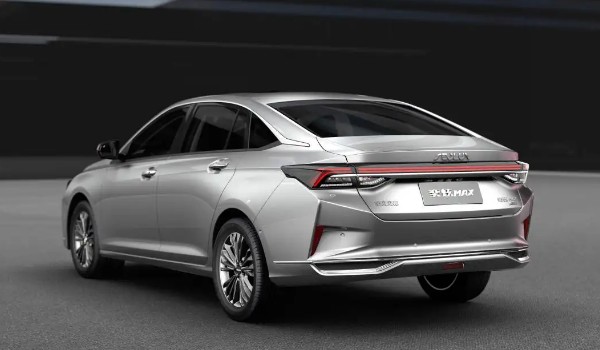 東風(fēng)風(fēng)神奕炫max怎么樣 車身長達(dá)4.7米(百公里油耗7.8L)