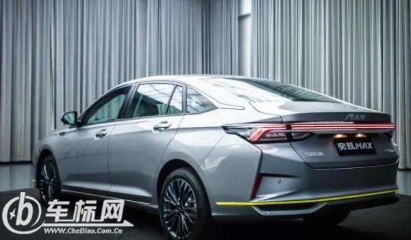 東風(fēng)風(fēng)神奕炫max怎么樣 車身長達(dá)4.7米(百公里油耗7.8L)