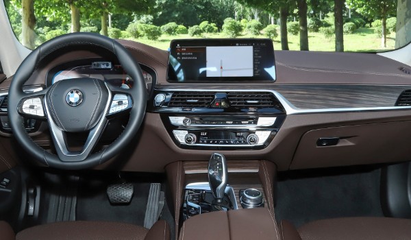 寶馬5系多少錢 2022款寶馬5系40萬(wàn)一輛(分期首付12萬(wàn))