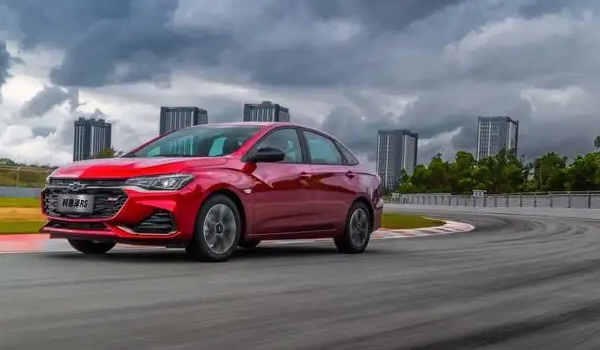 雪佛蘭科魯澤值得買嗎 性能較高/價(jià)格適中/顏值較高值得購(gòu)買