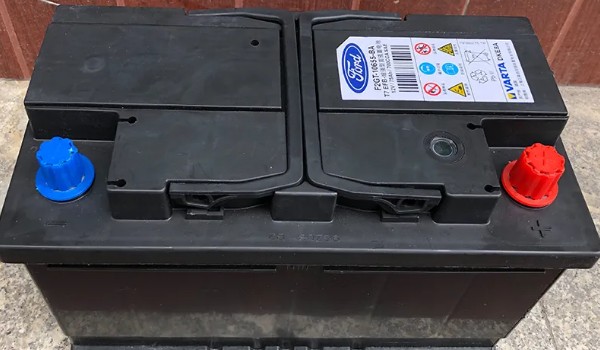 福特銳界電瓶一般能用幾年 可以使用6年左右(電池價(jià)格500元)