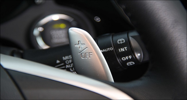 換擋撥片是干什么的，用于自動(dòng)擋車型在手動(dòng)模式下的手動(dòng)升檔或降檔