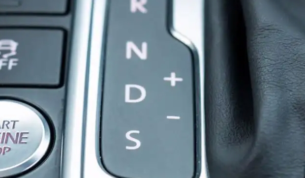 自動擋車點火時應(yīng)該掛什么檔位 需要使用P檔（有效保護(hù)變速箱）