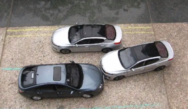 會車是什么意思 是車輛交錯同時(shí)通過同一地點(diǎn)（要降低車輛車速）