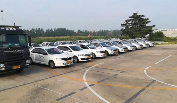 已經(jīng)有c1證了怎么考摩托車 直接到當(dāng)?shù)伛{校報(bào)名考?。ǘ?xiàng)合一）