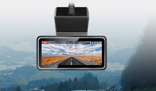 行車記錄儀怎么查看記錄 通過(guò)行車記錄儀上的按鍵查看（注意有效期）