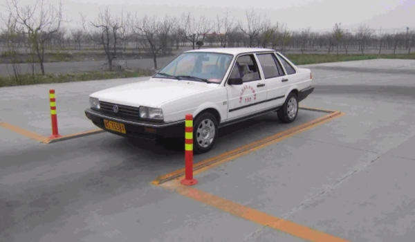 倒車入庫要打燈嗎 不需要打開燈光（直接完成相關(guān)項目）