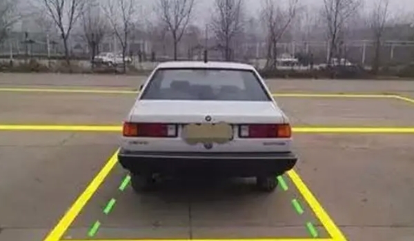 倒車入庫要打燈嗎 不需要打開燈光（直接完成相關(guān)項目）