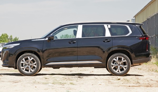 星途攬?jiān)路制诙嗌馘X(qián)一個(gè)月 分期一個(gè)月3656元(首付52470元)