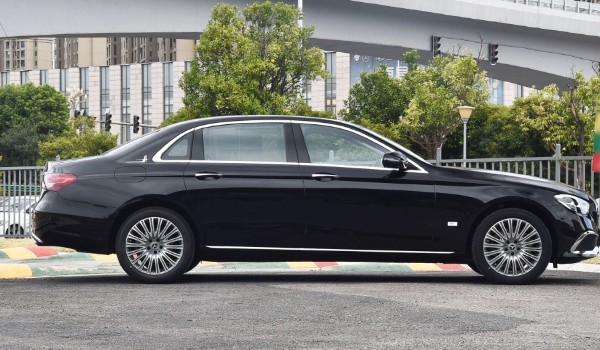 奔馳e級(jí)分期多少錢 分期首付14萬(36期月供10118元)