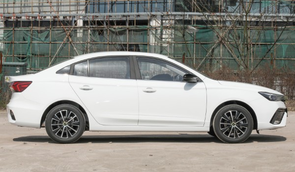 榮威i5的真實(shí)油耗怎么樣 百公里油耗實(shí)測7L(油耗一公里5毛錢)