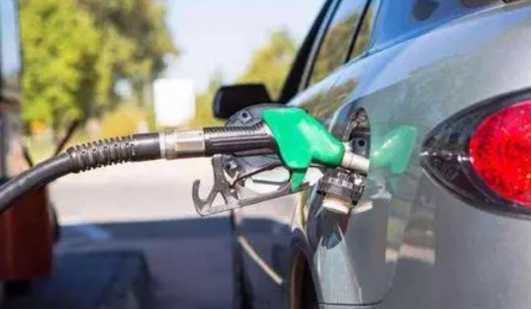 長(zhǎng)期加便宜汽油對(duì)車子的影響 有一定影響（會(huì)增加發(fā)動(dòng)機(jī)積碳）