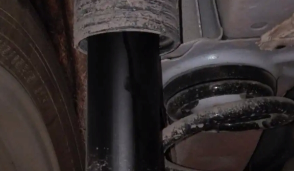 減震器漏油需要更換嗎 需要進行更換（否則會影響車輛的舒適性）