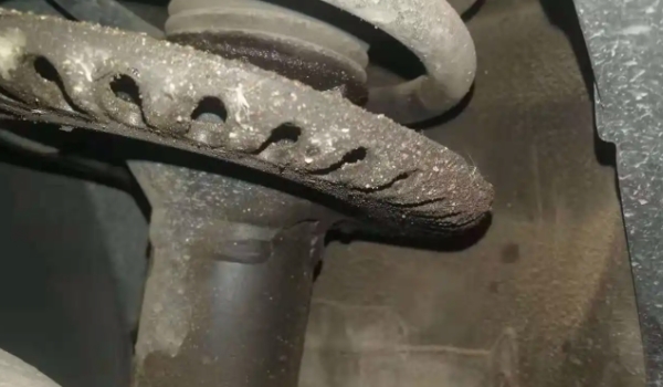 減震器漏油需要更換嗎 需要進行更換（否則會影響車輛的舒適性）