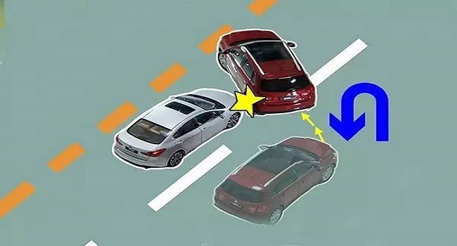 轉(zhuǎn)彎過了一半車身與直行相撞，轉(zhuǎn)彎車優(yōu)先讓直行車