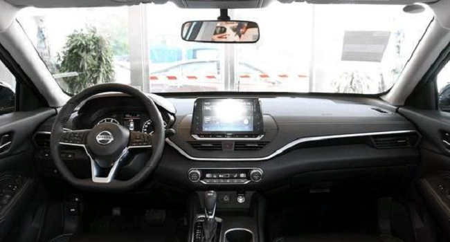 天籟20舒適版報價，價格跨度為17.98-26.98萬同級車型中性價比高