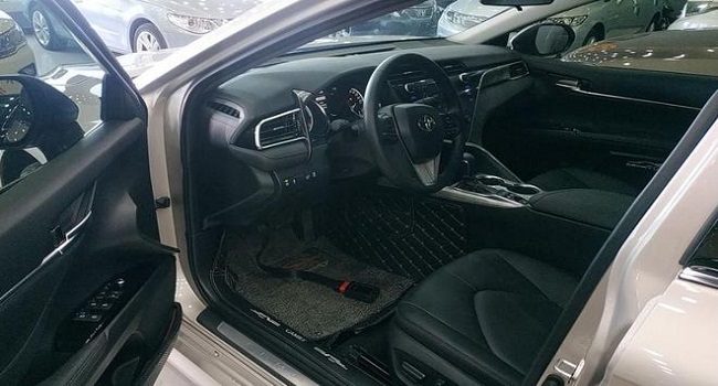 豐田凱美瑞2019款報(bào)價(jià)及圖片，指導(dǎo)價(jià)17.98-27.98萬(wàn)元耐看又實(shí)用