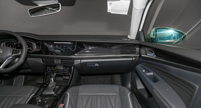 大眾帕薩特頂配多少錢，售價24.215萬元百公里綜合油耗為1.4升