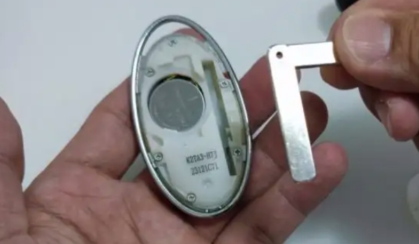 比亞迪換電池多少錢(qián) 比亞迪換電池50-300元之間（不同地點(diǎn)價(jià)格不同）