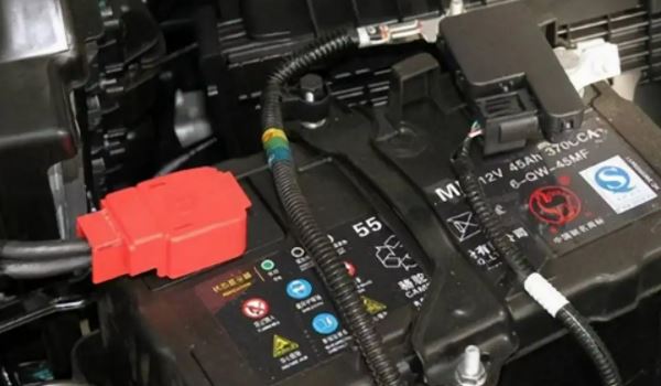 汽車(chē)蓄電池幾年換一次 每隔3-5年更換一次（具體以使用情況為準(zhǔn)）