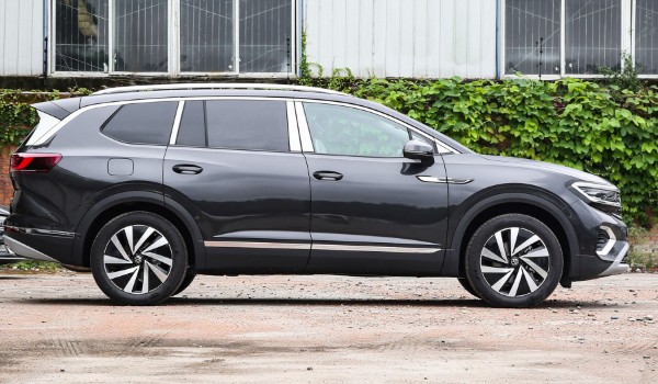 大眾途昂與攬境哪個(gè)更值得買 攬境車身長(zhǎng)達(dá)5.1米(配置功能豐富)