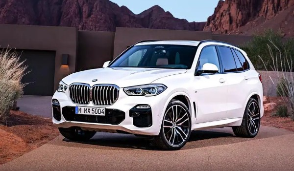 寶馬x5買2.0t還是3.0t 有錢直接上3.0t(動力強(qiáng)駕乘舒適性高)