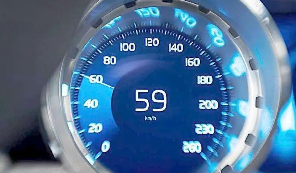 勻速一直踩著油門(mén)嗎 需要一直踩住油門(mén)(開(kāi)啟定速巡航不需要)