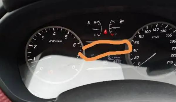 avg汽車儀表盤什么意思 是車輛的數(shù)據平均值（作為參考使用）