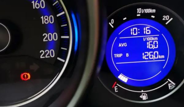 avg汽車儀表盤什么意思 是車輛的數(shù)據平均值（作為參考使用）