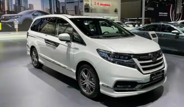 艾力紳混動2022款價(jià)格 2022款艾力紳混動售價(jià)27萬(落地30萬)