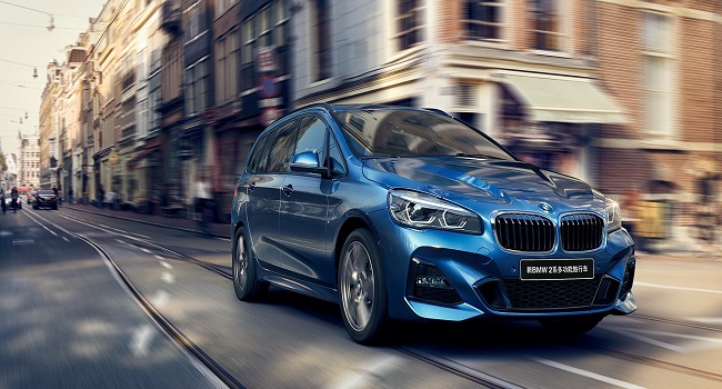 進口寶馬2系多功能旅行車怎么樣，內(nèi)飾溫馨舒適適合旅行駕駛