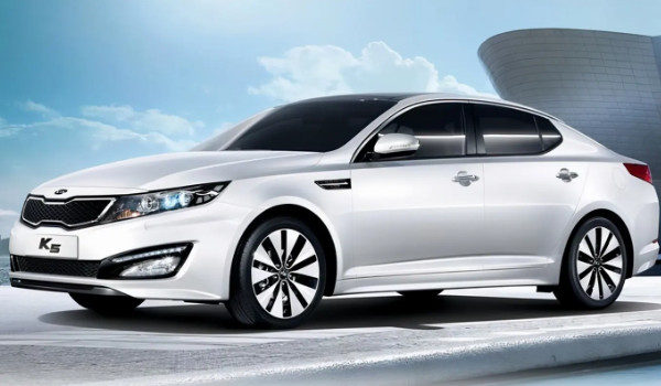 起亞k5油耗多少真實(shí)油耗 百公里油耗9.5L(油耗一公里8毛錢(qián))