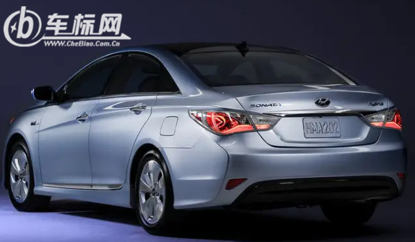 現(xiàn)代索納塔怎么樣值得入手嗎 油耗實測7.5L(輸出馬力可達240匹)