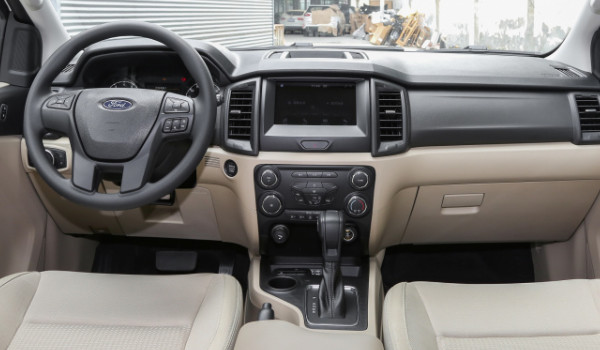 福特撼路者這車怎么樣 百公里油耗12.4L(輸出馬力可達275匹)