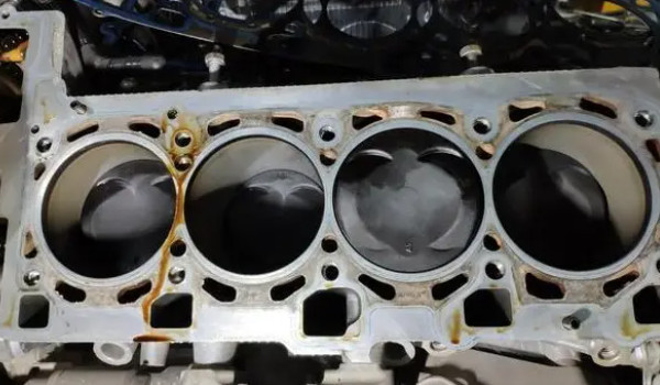 福特開拓者發(fā)動機(jī)怎么樣 輸出馬力可達(dá)237匹(2.0T發(fā)動機(jī))