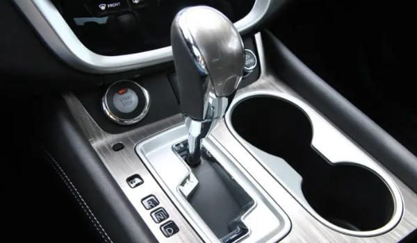 日產(chǎn)樓蘭是什么變速箱 駕駛平順性高(7擋CVT無(wú)級(jí)變速箱)