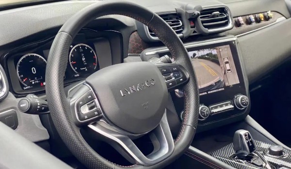 領(lǐng)克03分期首付多少錢 分期首付4萬(wàn)(36期月供2880元)