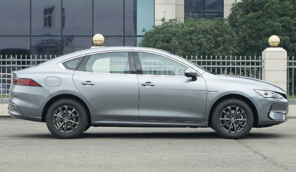 比亞迪秦plus多少錢一輛 2021款秦plus售價(jià)13萬(wàn)(落地價(jià)14萬(wàn))